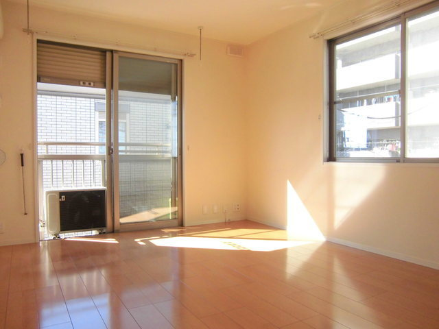 フォレストカントリーの居間・リビング|★洋室７帖★