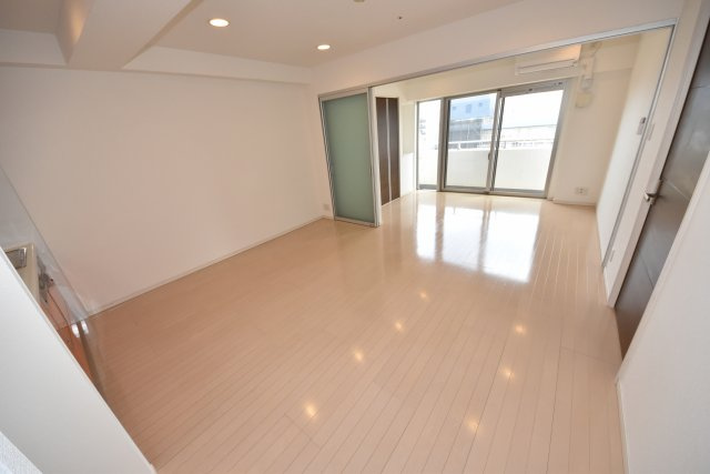 BRAVI南堀江の居間・リビング