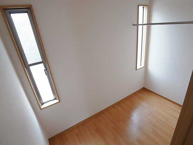 ディアコート神戸１の収納|ウォークインのように収納として使えるスペース
