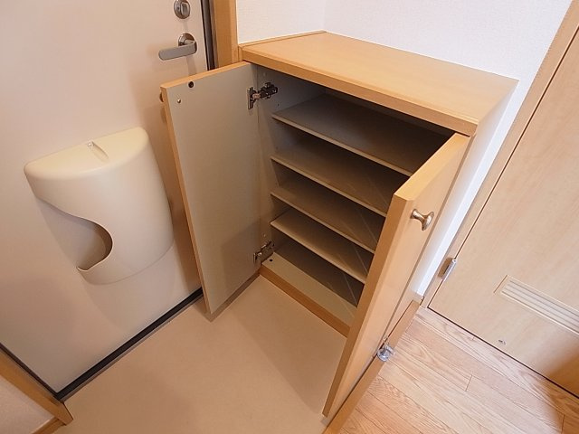 ディアコート神戸１の玄関|シューズＢＯＸもございます