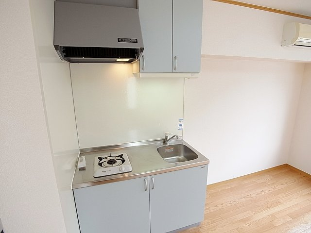 ディアコート神戸１のキッチン|広めのガスキッチン