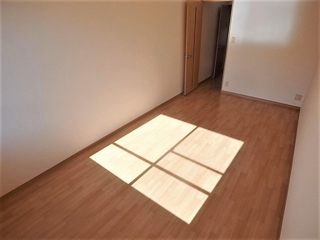 ディアコート神戸１の内装|ご覧の明るさで昼間は電気いらずですね