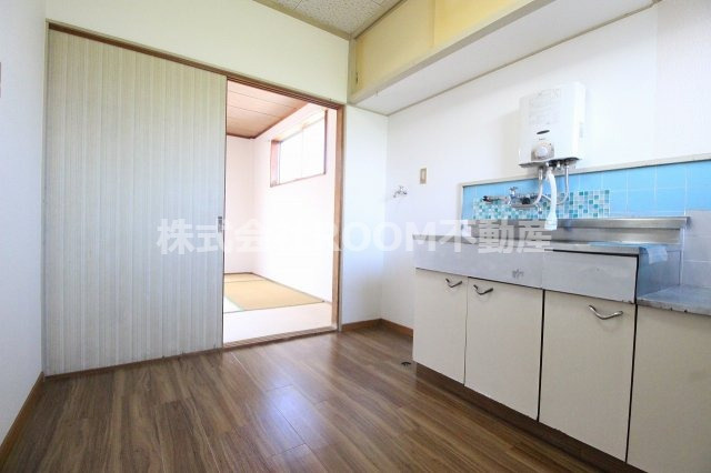 コーポ五月の内装|明るい色調の室内です