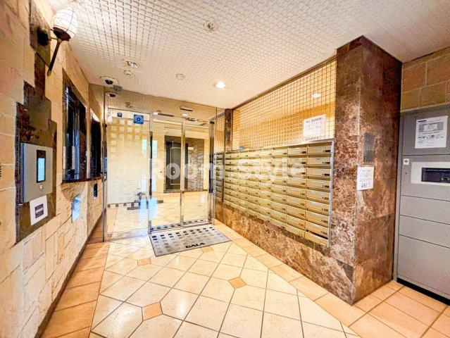 グランド・ガーラ幡ヶ谷EASTのエントランス