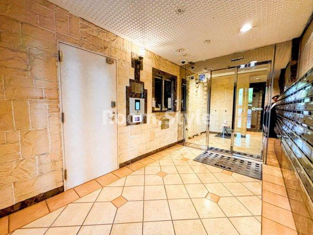 グランド・ガーラ幡ヶ谷EASTのエントランス