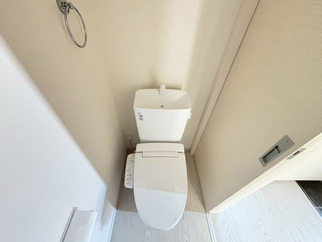 新築戸建　羽島市福寿町2期　全4区画分譲のトイレ|超表面平滑加工とイオンパワーの「セフィオンテクト」加工で、汚れが付きにくく落ちやすい仕様です。