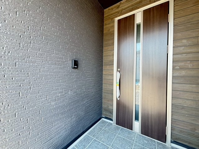 新築戸建　羽島市福寿町2期　全4区画分譲の玄関|玄関ドアの鍵はディンプルキーと内側はサムターンキーになっており防犯性の高い仕様になっています。