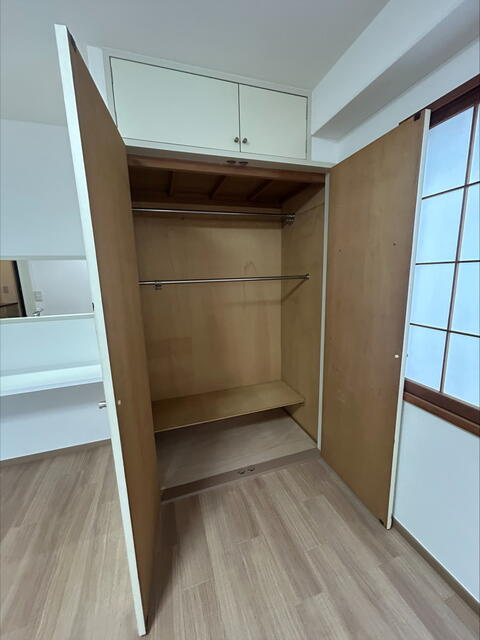 狛江市東和泉４丁目の賃貸マンションの収納