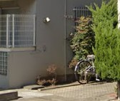 狛江市東和泉４丁目の賃貸マンションのエントランス