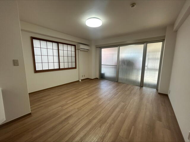 狛江市東和泉４丁目の賃貸マンションの居間・リビング