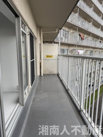 本厚木スカイハイツ　３LDK　4階　眺望良好‼のバルコニー|外からの目が気にならないバルコニーで洗濯物が干せます