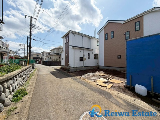 新築戸建　高座郡寒川町小動の前面道路含む現地写真