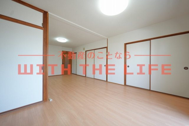 グランカーサ清蘭【キャッシュバック対象物件】の寝室|開放的な寝室です