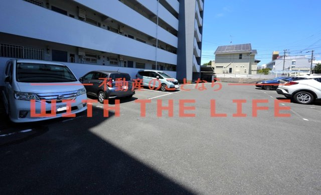 グランカーサ清蘭【キャッシュバック対象物件】の駐車場|車をお持ちの方に嬉しい駐車場付きの物件です