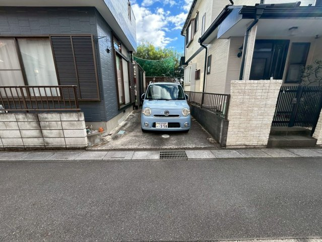 加須市鴻茎　中古一戸建ての駐車場