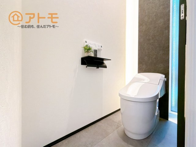 【トイレ】 | 沼津市大岡　分譲住宅　西棟 | 明るく清潔感のあるトイレです♪