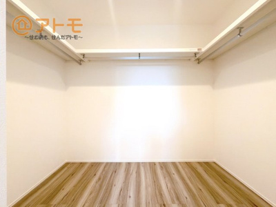【内装】 | 沼津市大岡　分譲住宅　西棟 | ウォークインクローゼットは季節ものなどを収納することができて便利です♪