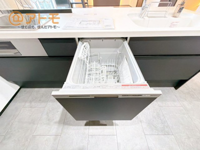 【設備】 | 沼津市大岡　分譲住宅　西棟 | 家事負担が軽減される便利な食洗器付♪