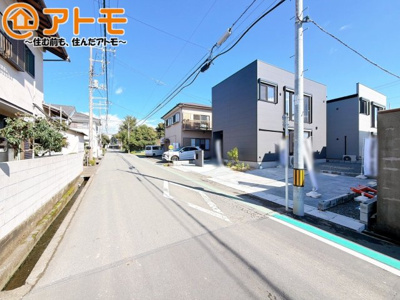 【前面道路含む現地写真】 | 沼津市大岡　分譲住宅　西棟 | 前面道路も広いので駐車が苦手なママもらくらく駐車することができます♪