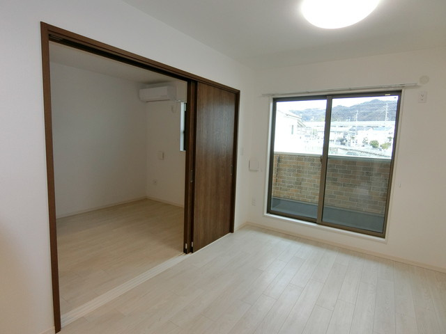 吉泉さくらマンションの洋室