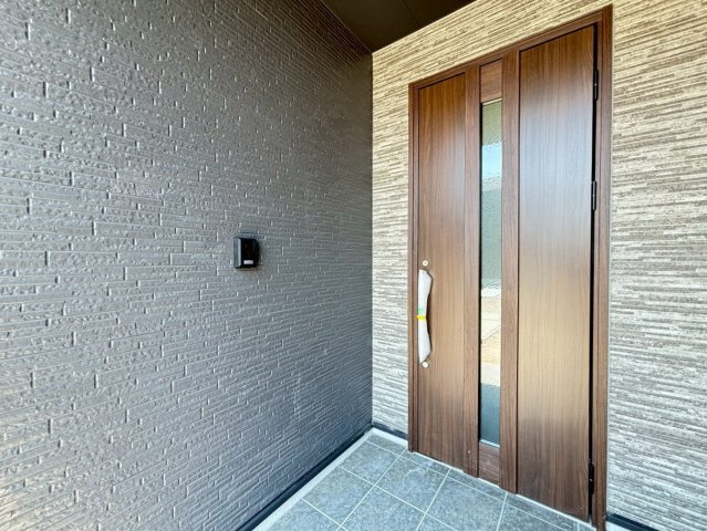 新築戸建　羽島市福寿町2期　全4区画分譲の玄関|玄関ドアの鍵はディンプルキーと内側はサムターンキーになっており防犯性の高い仕様になっています。