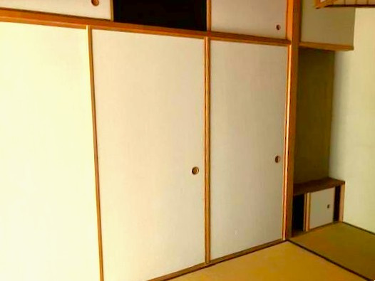 ニューステージ川奈の和室|押し入れ収納多数