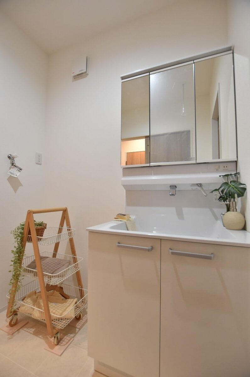 広島市佐伯区五月が丘4丁目　新築一戸建て(全2棟)の独立洗面台