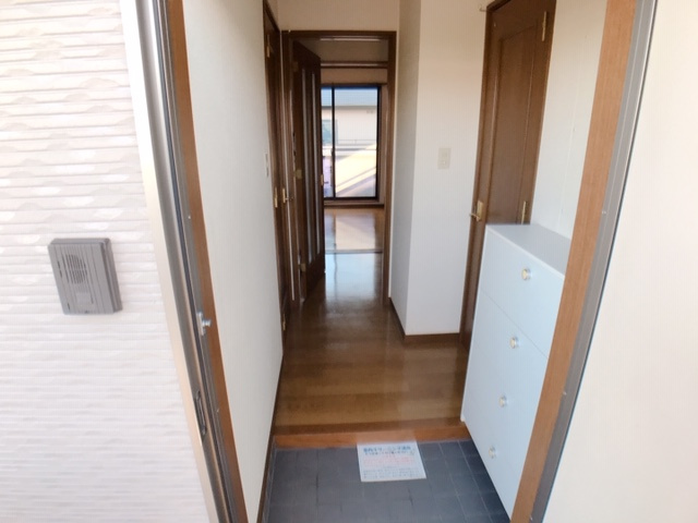 大留ハイツA棟の玄関