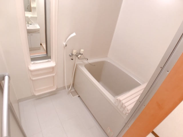 大留ハイツA棟の浴室