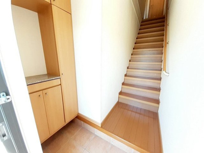 【玄関】 | ユニメゾン葛原Ｂ | 収納もある玄関です