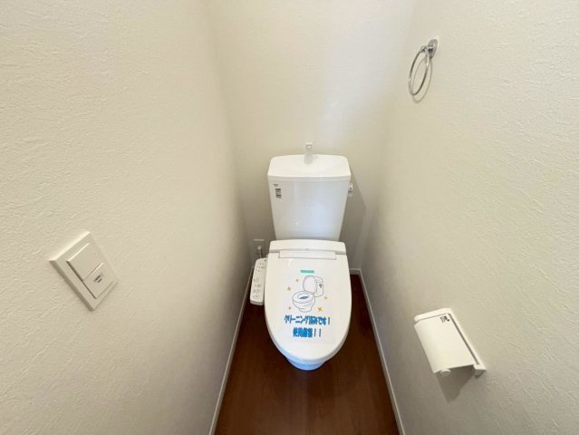 新築戸建　羽島市福寿町2期　全4区画分譲のトイレ|超表面平滑加工とイオンパワーの「セフィオンテクト」加工で、汚れが付きにくく落ちやすい仕様です。