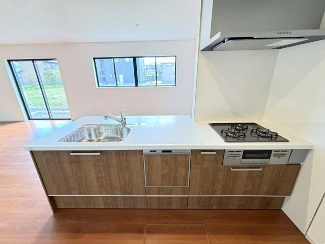 新築戸建　羽島市福寿町2期　全4区画分譲のキッチン|ステンレスをワークスペース部分トップに使用した機能的で美しいシステムキッチンを使用しています。