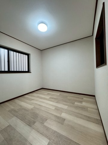 寝屋川市池田西町の洋室|1階洋室。約4.5帖。