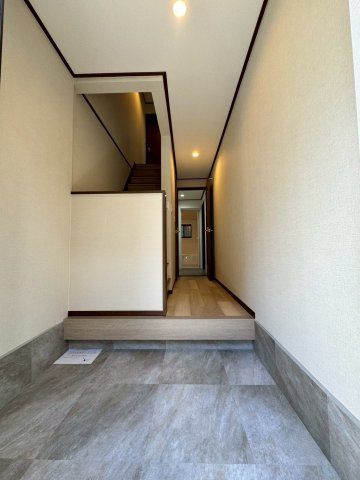 寝屋川市池田西町の玄関|お好みのシューズボックスを置いただける広さのある玄関です。