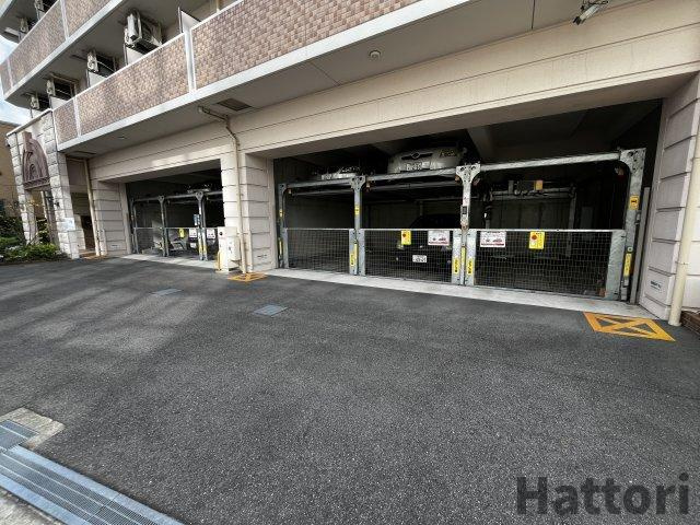 アリビオ江坂南金田の駐車場