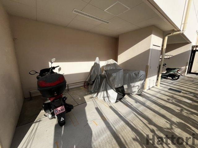 アリビオ江坂南金田の駐車場