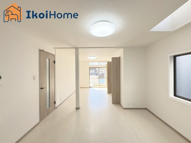 神戸市西区中野１丁目　中古戸建の内装|【ホームページに現地動画掲載中】●年中無休：当日予約可●リビングは長方形で家具を配置しやすい間取り。