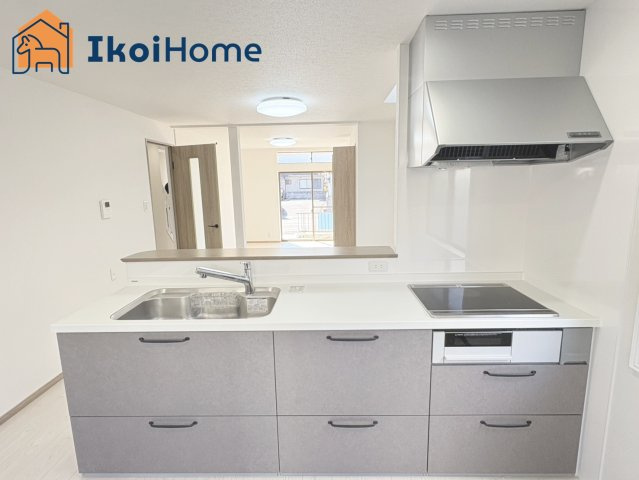 神戸市西区中野１丁目　中古戸建のキッチン|【ホームページに現地動画掲載中】●年中無休：当日予約可●IHはお手入れ簡単♪高火力で加熱が早く便利♪