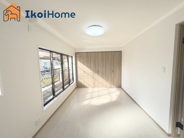 神戸市西区中野１丁目　中古戸建の寝室|【ホームページに現地動画掲載中】●年中無休：当日予約可●2階洋室です。各部屋収納がございます！