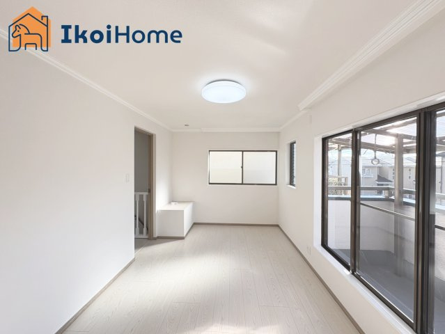 神戸市西区中野１丁目　中古戸建の寝室|【ホームページに現地動画掲載中】●年中無休：当日予約可●2階洋室です。二面採光の明るい空間です！