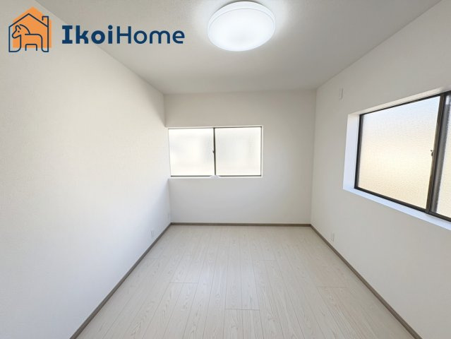 神戸市西区中野１丁目　中古戸建の子供部屋|【ホームページに現地動画掲載中】●年中無休：当日予約可●2階洋室は広く感じる白基調のフローリング！