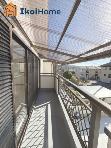 神戸市西区中野１丁目　中古戸建のバルコニー|【ホームページに現地動画掲載中】●年中無休：当日予約可●バルコニーは屋根がついているので安心です。