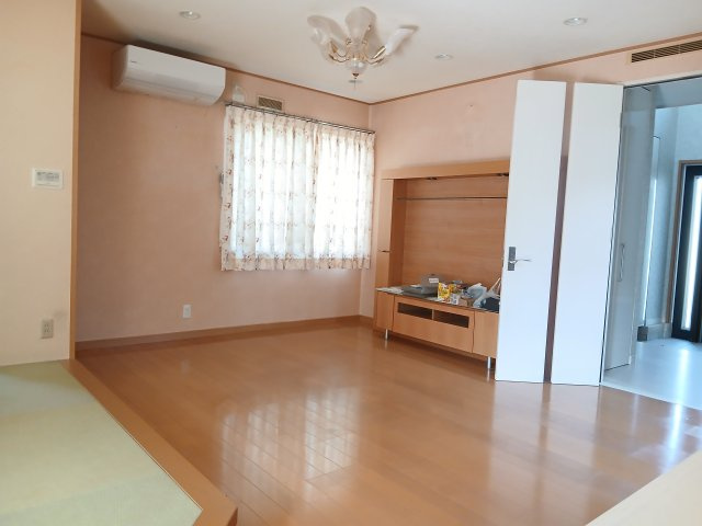 松葉町2丁目　中古一戸建ての居間・リビング