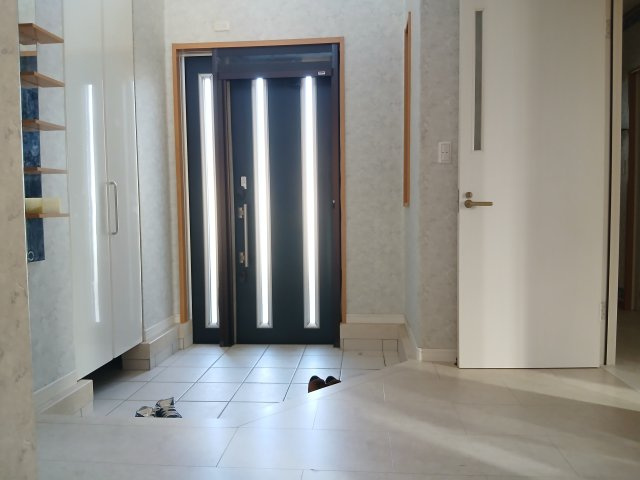 松葉町2丁目　中古一戸建ての玄関