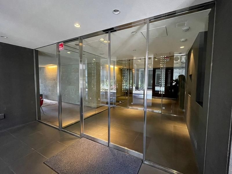 イニシアイオ目黒学芸大学のエントランス|ゆとりのあるエントランスです