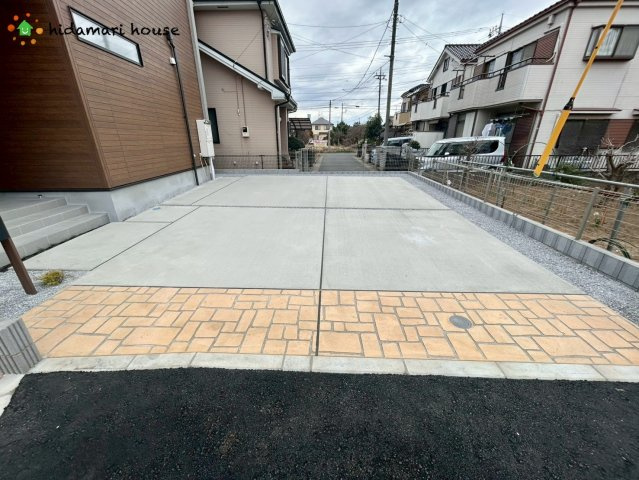 上尾市上concept3　新築戸建　ブルーミング03の前面道路含む現地写真