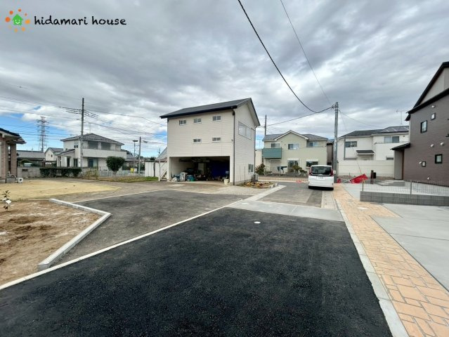 上尾市上concept3　新築戸建　ブルーミング03の前面道路含む現地写真