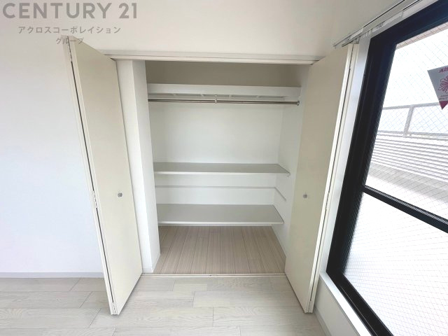 衣類やアクセサリー、小物類の収納が便利で整理整頓がしやすく、部屋の美観を保ちつつ、スペースを最大限に活用できます。衣服のしわやダメージを防ぎ、長持ちさせることができます。