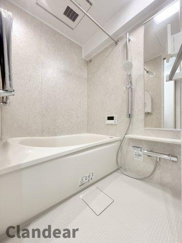 恒陽綾瀬マンションの浴室|浴室のカビ防止も同時にしてくれる便利な浴室乾燥機付き♪天気を気にせず洗濯を干せて大活躍！