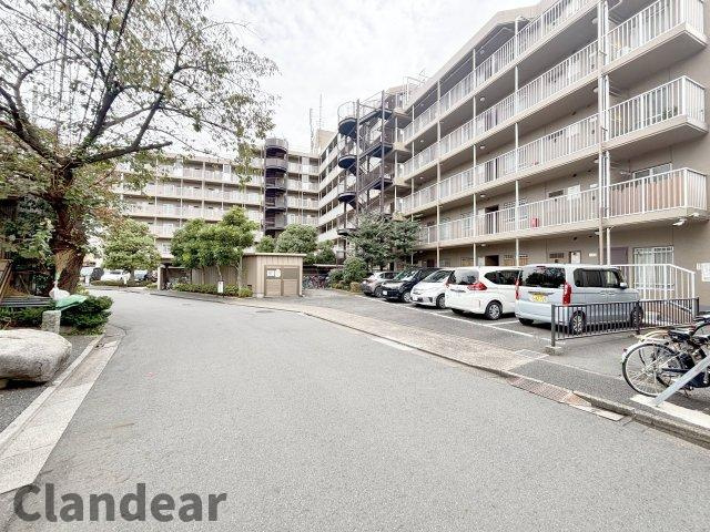 恒陽綾瀬マンションの外観